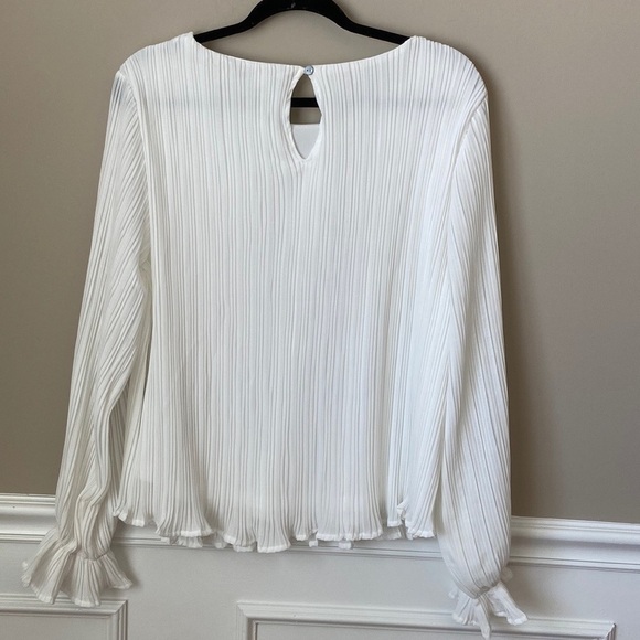 nwt White Pleated Long Sleeve Blouse Medium - Picture 3 of 8